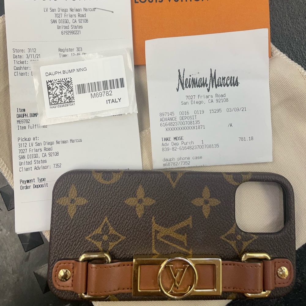 Louis Vuitton iPhone pro Dauphine Bump case